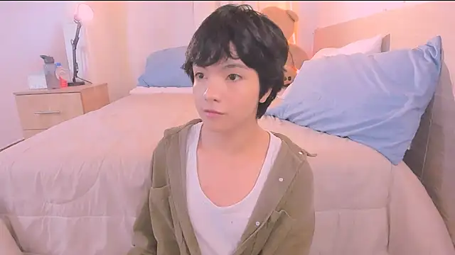 AllanYong18 online show from November 2025 12:27:01 PM