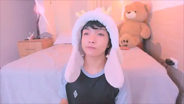 AllanYong18 online show from September 2025 07:59:01 AM