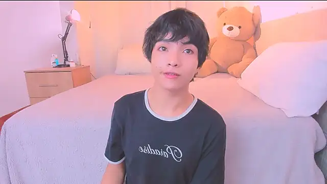 AllanYong18 online show from October 2025 01:21:02 PM