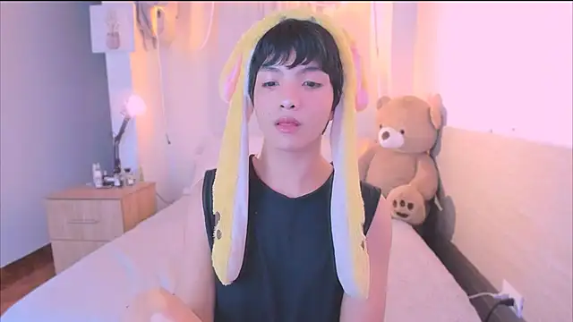 AllanYong18 online show from October 2025 04:33:01 AM