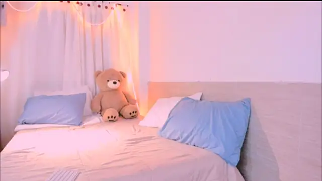 AllanYong18 online show from December 2025 08:08:01 AM