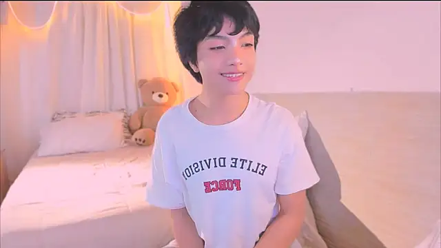 AllanYong18 online show from November 2025 04:49:02 AM