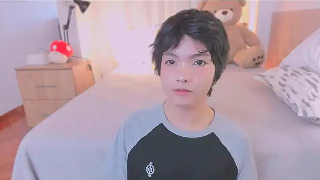 AllanYong18 online show from February 2026 01:44:01 PM