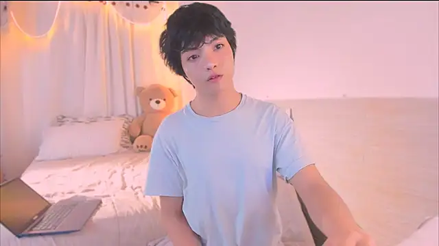 AllanYong18 online show from November 2025 02:50:02 AM