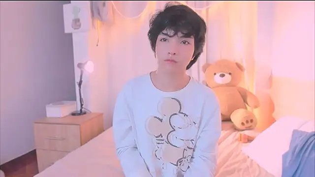 AllanYong18 online show from December 2025 10:54:02 AM