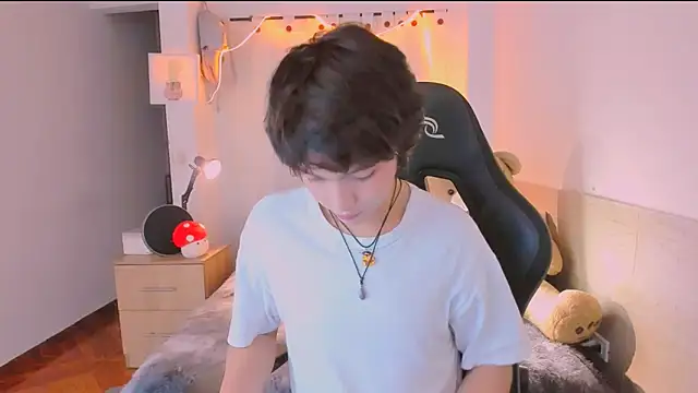 AllanYong18 online show from April 2026 07:45:02 AM