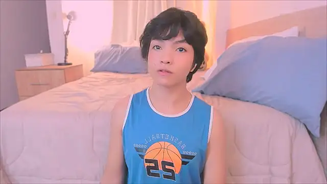 AllanYong18 online show from December 2025 10:36:02 AM