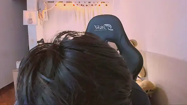 AllanYong18 online show from April 2026 10:21:02 AM