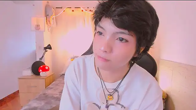 AllanYong18 online show from April 2026 01:29:01 PM