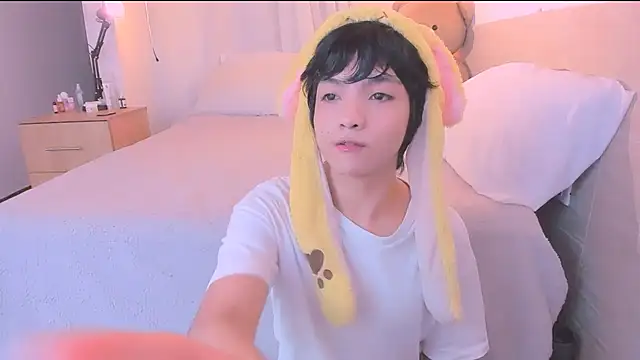 AllanYong18 online show from October 2025 12:33:02 AM