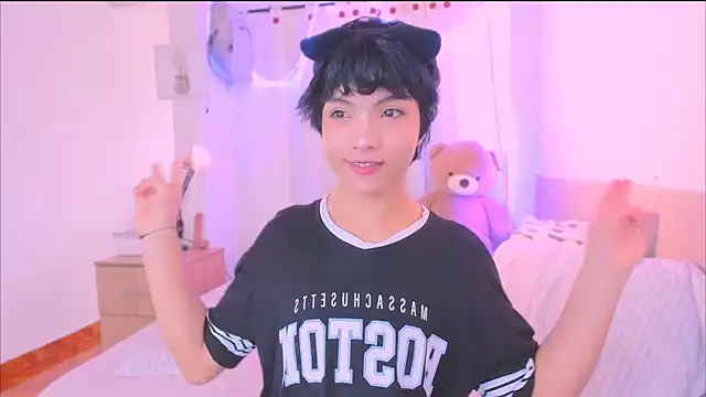 AllanYong18 online show from November 2025 03:17:02 PM