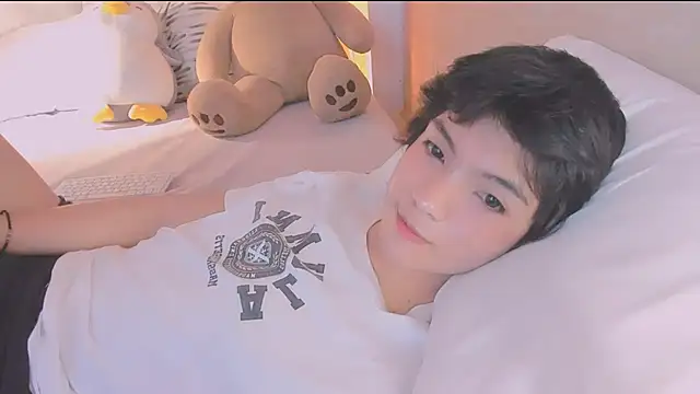 AllanYong18 online show from February 2026 01:46:02 PM