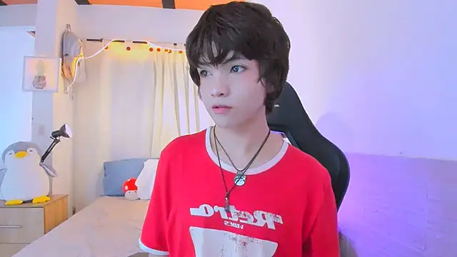 AllanYong18 online show from May 2026 03:01:02 PM