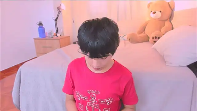 AllanYong18 online show from October 2025 01:46:02 PM