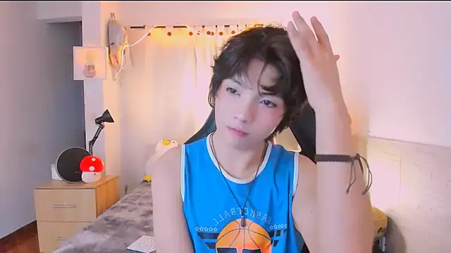 AllanYong18 online show from April 2026 10:56:02 AM