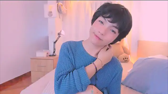 AllanYong18 online show from December 2025 12:09:02 PM