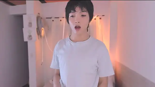 AllanYong18 online show from September 2025 06:35:01 AM