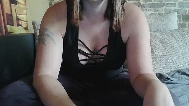 Snapshot of YviEngel87 chatting on October 2025 11:51:02 AM YviEngel87 online show from October 2025 11:51:02 AM