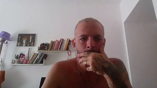 Snapshot of xtrppyx chatting on October 2025 11:33:01 AM xtrppyx online show from October 2025 11:33:01 AM