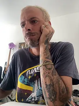 Snapshot of xtrppyx chatting on October 2025 01:45:01 PM xtrppyx online show from October 2025 01:45:01 PM