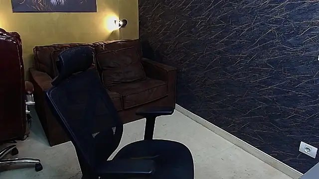 AdamJamesonn online show from June 2026 05:18:02 AM