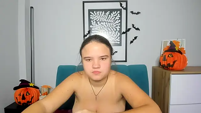 Snapshot of AdeleCruz chatting on October 2025 08:02:02 AM AdeleCruz online show from October 2025 08:02:02 AM