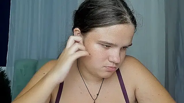 Snapshot of AdeleCruz chatting on September 2025 12:11:01 PM AdeleCruz online show from September 2025 12:11:01 PM