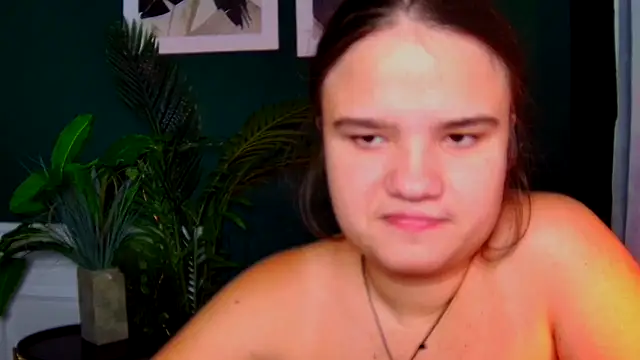 Snapshot of AdeleCruz chatting on November 2025 01:15:02 PM AdeleCruz online show from November 2025 01:15:02 PM