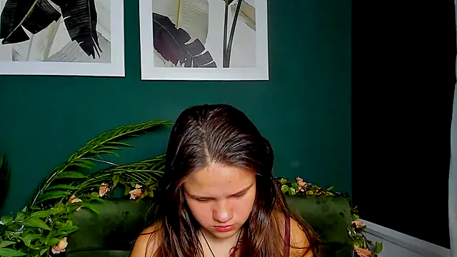 AdeleCruz online show from April 2026 12:01:01 PM