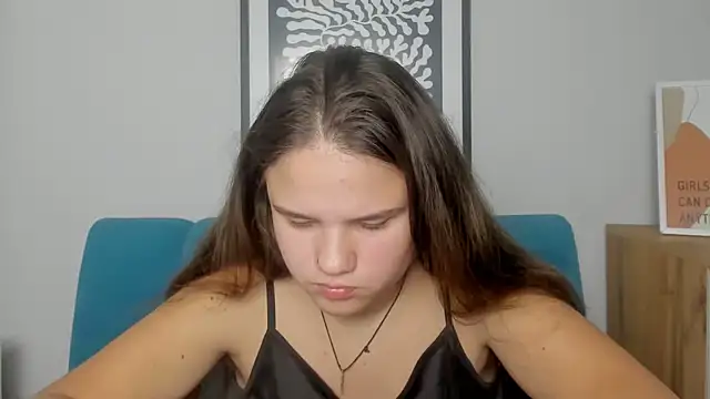 Snapshot of AdeleCruz chatting on November 2025 01:11:01 PM AdeleCruz online show from November 2025 01:11:01 PM