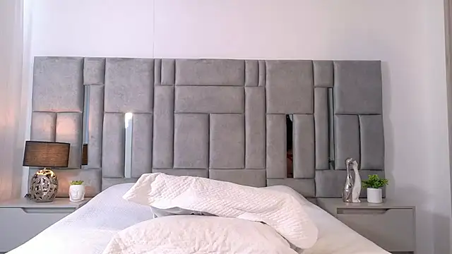 Karla Hudsson online show from November 2025 01:15:01 PM