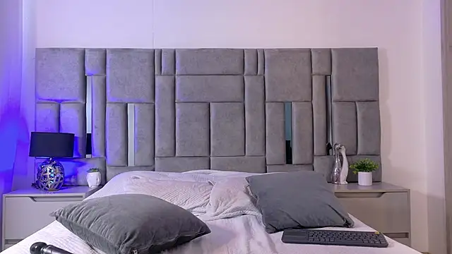 Karla Hudsson online show from November 2025 01:33:02 PM