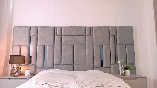 Karla Hudsson online show from November 2025 01:26:01 PM