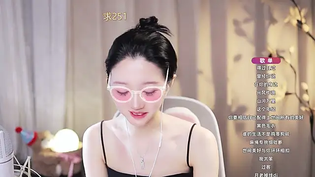 Snapshot of Zoe-99 chatting on June 2026 11:54:02 AM Zoe-99 online show from June 2026 11:54:02 AM