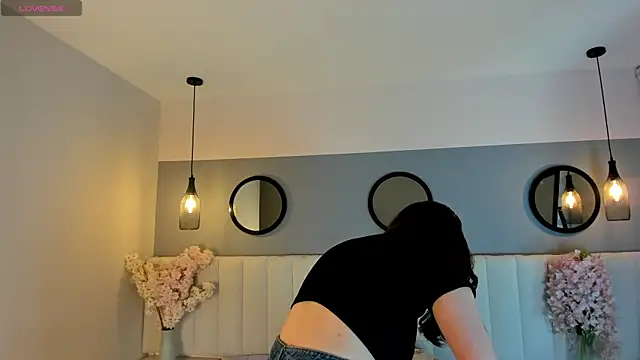 chelsea bolton  online show from March 2026 12:35:02 PM