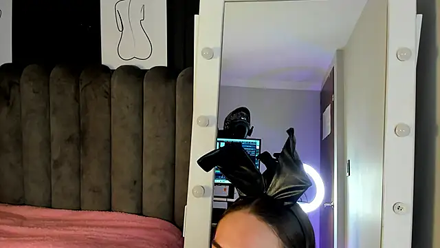 chelsea bolton  online show from November 2025 01:11:02 PM