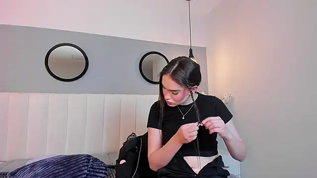 chelsea bolton  online show from February 2026 12:04:01 PM