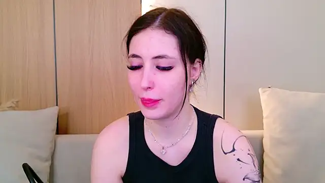 EmmaLawrens online show from April 2026 11:01:01 AM