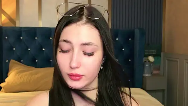 EmmaLawrens online show from September 2025 03:39:01 PM