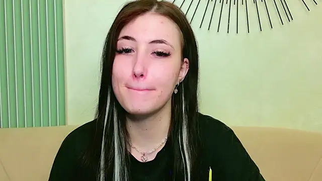 EmmaLawrens online show from May 2026 10:37:02 AM