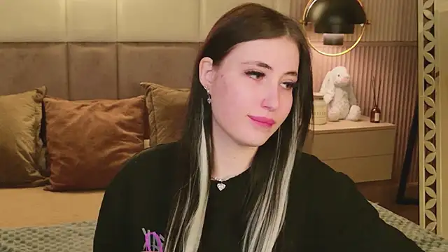 EmmaLawrens online show from April 2026 10:45:02 AM