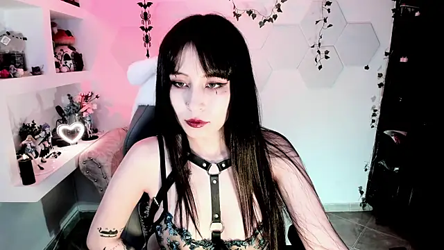 Effy Devalk online show from March 2025 05:52:02 PM
