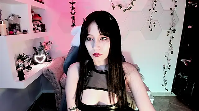 Effy Devalk online show from March 2025 02:21:02 PM