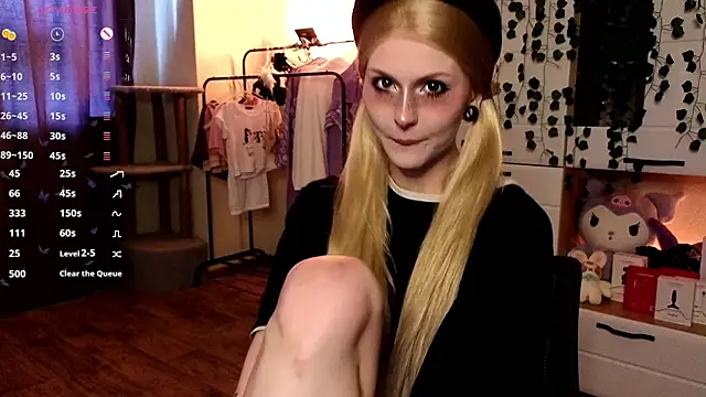 Emily  Mooree online show from October 2025 07:32:02 AM