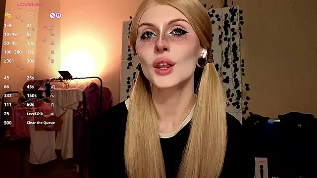 Emily  Mooree online show from October 2025 07:10:02 AM