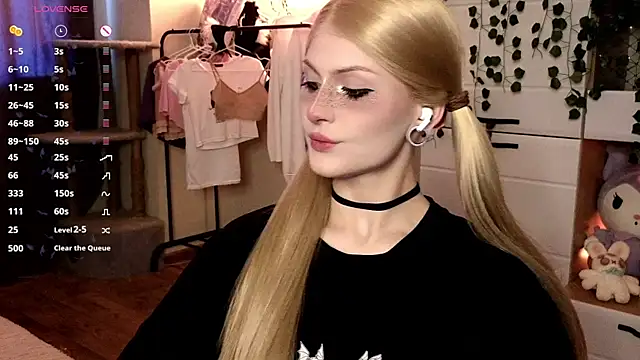 Emily  Mooree online show from October 2025 08:27:02 AM