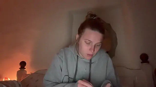 Ella-82 online show from June 2026 08:19:01 PM