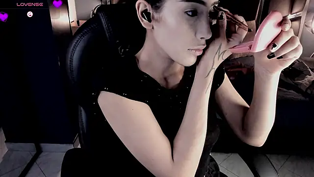 Snapshot of vaiolethsan__ chatting on February 2026 07:43:01 PM vaiolethsan online show from February 2026 07:43:01 PM