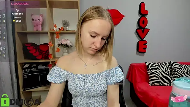 BeautyBlondy online show from November 2025 01:22:02 PM