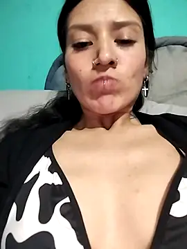 Snapshot of Cleo_Hott chatting on October 2025 07:10:01 AM Cleo Hott online show from October 2025 07:10:01 AM